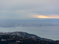 In der Ferne Beirut, der Sonnenuntergang rückt näher.